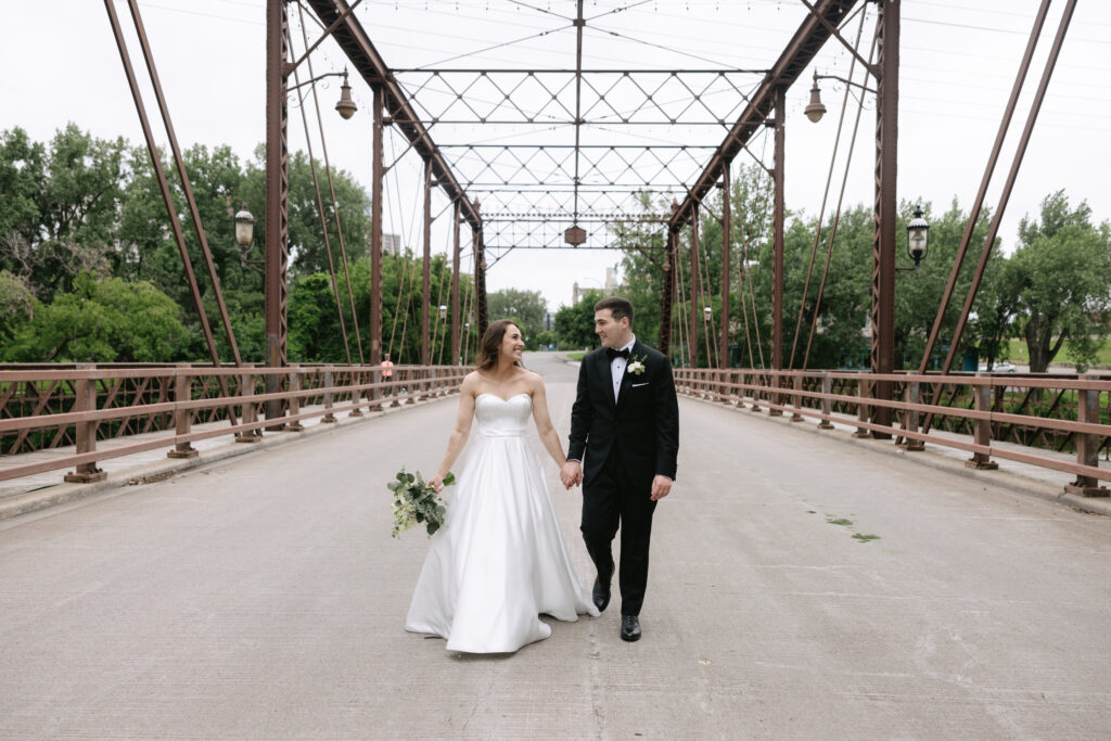 Summer Restaurant Wedding in Minneapolis by Molly Waring Photography: Destination Wedding Photographer