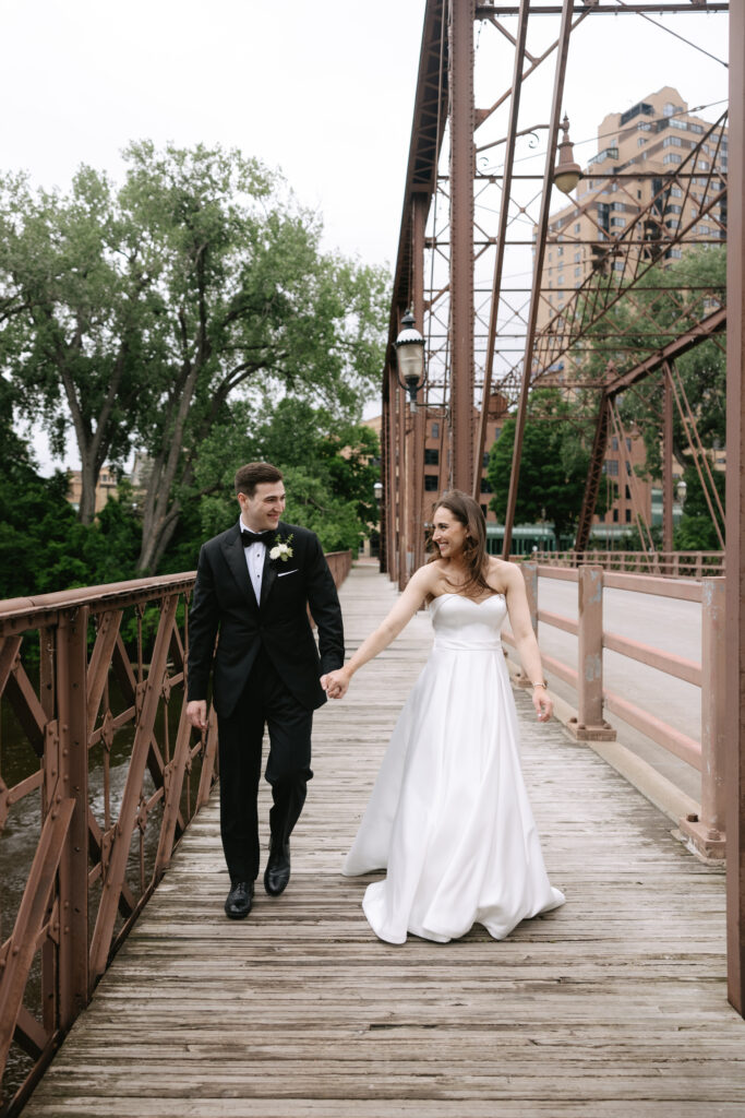 Summer Restaurant Wedding in Minneapolis by Molly Waring Photography: Destination Wedding Photographer