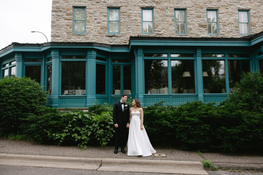 Summer Restaurant Wedding in Minneapolis by Molly Waring Photography: Destination Wedding Photographer