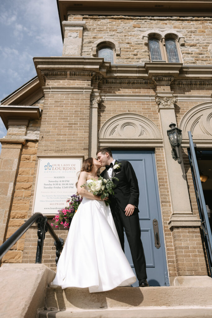 Summer Restaurant Wedding in Minneapolis by Molly Waring Photography: Destination Wedding Photographer